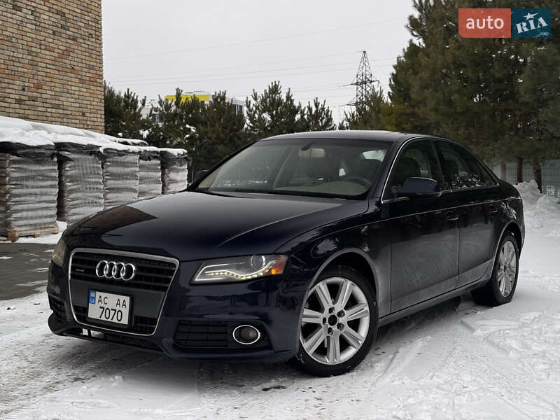 Седан Audi A4 2011 в Новояворовске