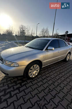 Седан Audi A4 2000 в Радивиліві