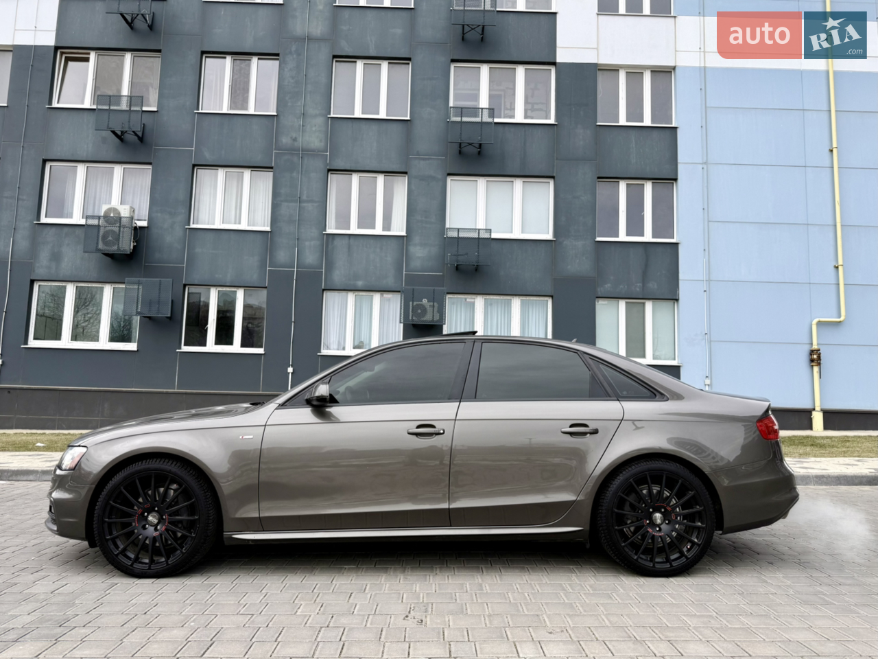 Audi A4 2014 photo 2