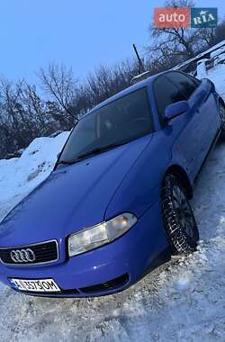 Седан Audi A4 1998 в Козельце