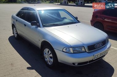 Седан Audi A4 1996 в Сторожинці
