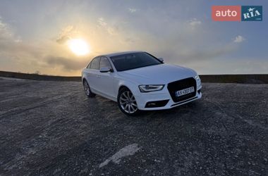 Седан Audi A4 2013 в Каневі