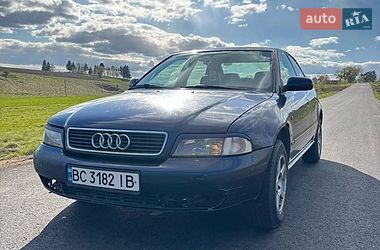 Седан Audi A4 1995 в Львові