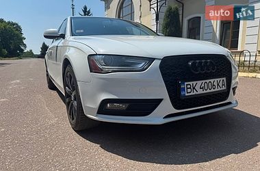 Седан Audi A4 2012 в Радивиліві