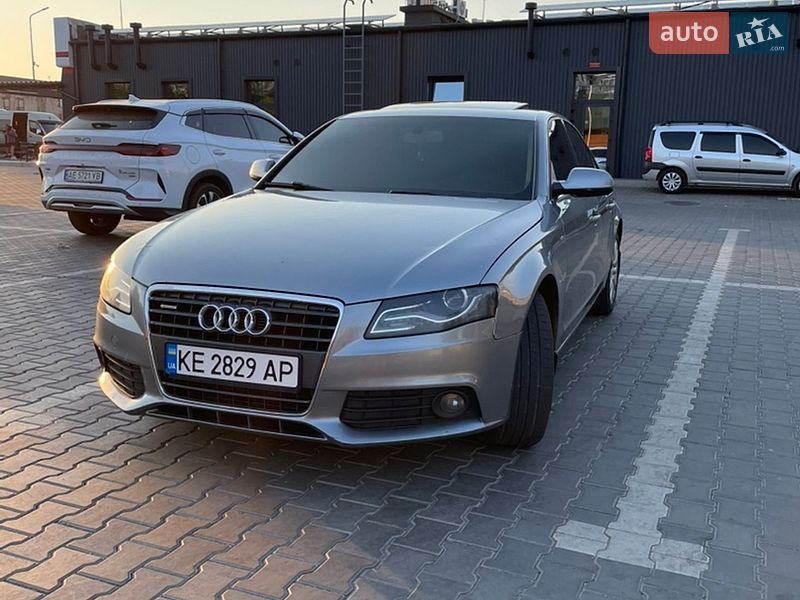 Седан Audi A4 2011 в Кривом Роге