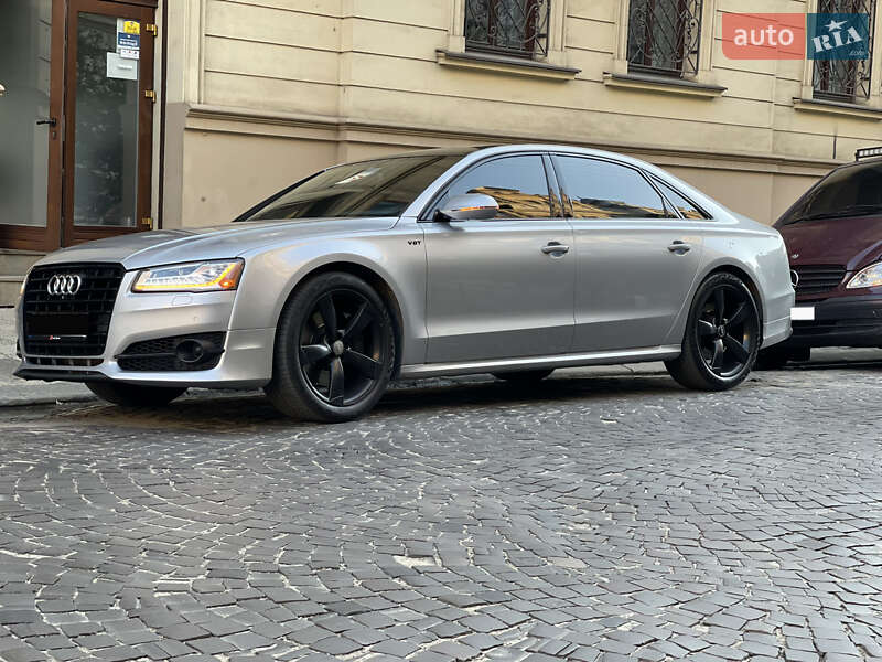 Седан Audi A8 2017 в Львове