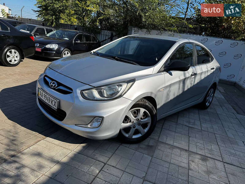 Седан Hyundai Accent 2011 в Днепре Седан Hyundai Accent 2011 в Днепре