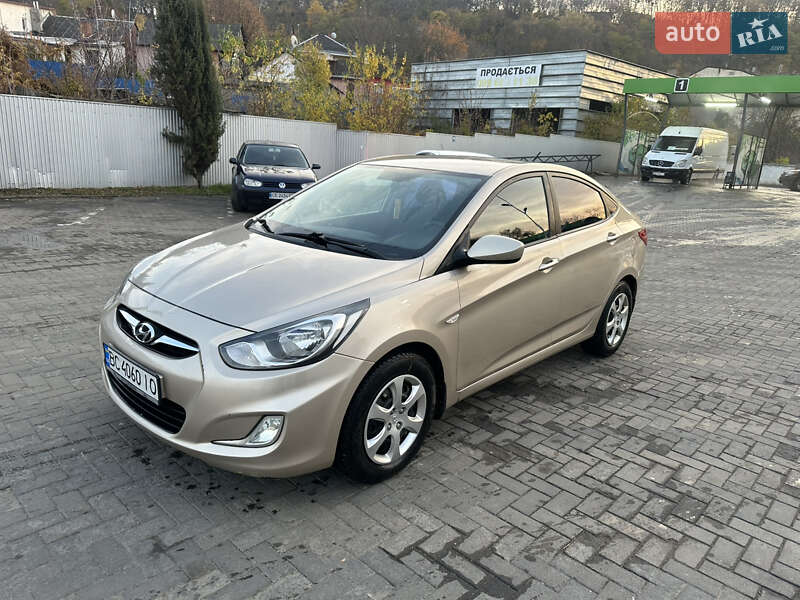 Седан Hyundai Accent 2012 в Чернівцях Седан Hyundai Accent 2012 в Чернівцях