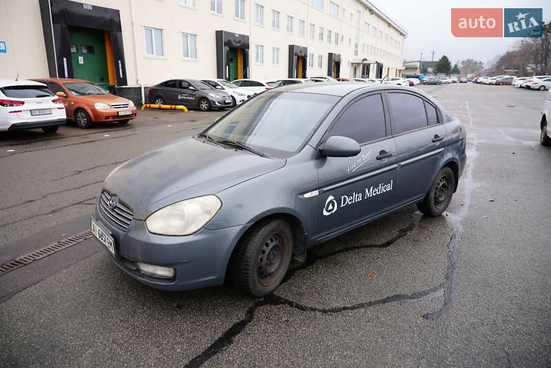 Седан Hyundai Accent 2008 в Вишневом Седан Hyundai Accent 2008 в Вишневом