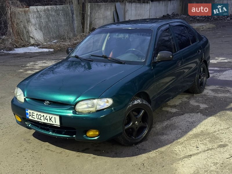 Седан Hyundai Accent 1998 в Днепре
