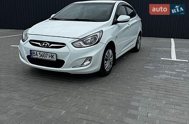 Седан Hyundai Accent 2012 в Врадиевке