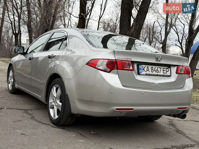 Седан Honda Accord 2010 в Каменском