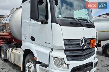 Бензовоз Mercedes-Benz Actros 2014 в Черновцах