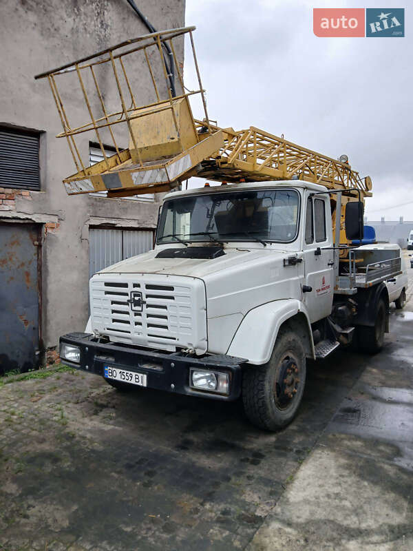 Автовышка ЗИЛ АГП 2004 в Тернополе