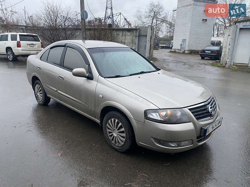 Седан Nissan Almera 2012 в Киеве