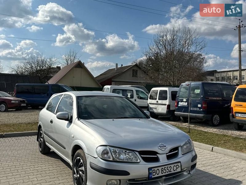 Хэтчбек Nissan Almera 2001 в Шумске