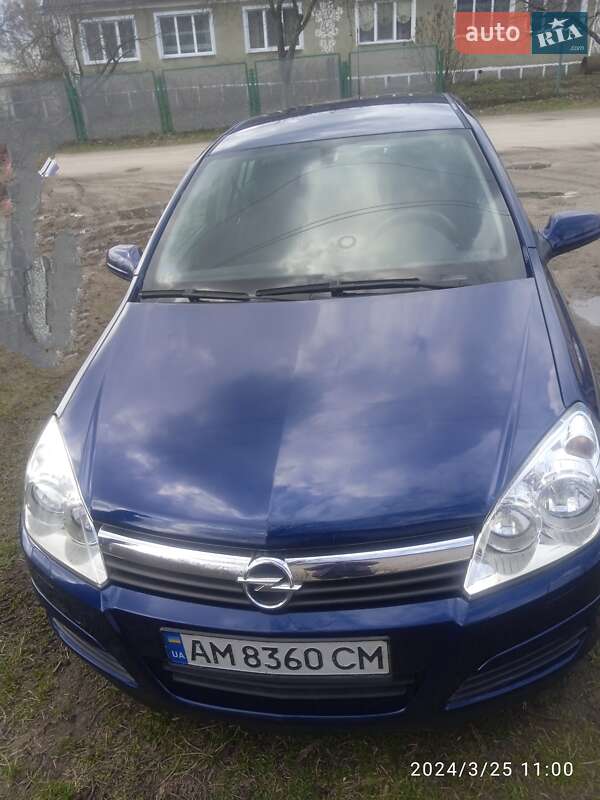 Хэтчбек Opel Astra 2004 в Олевске
