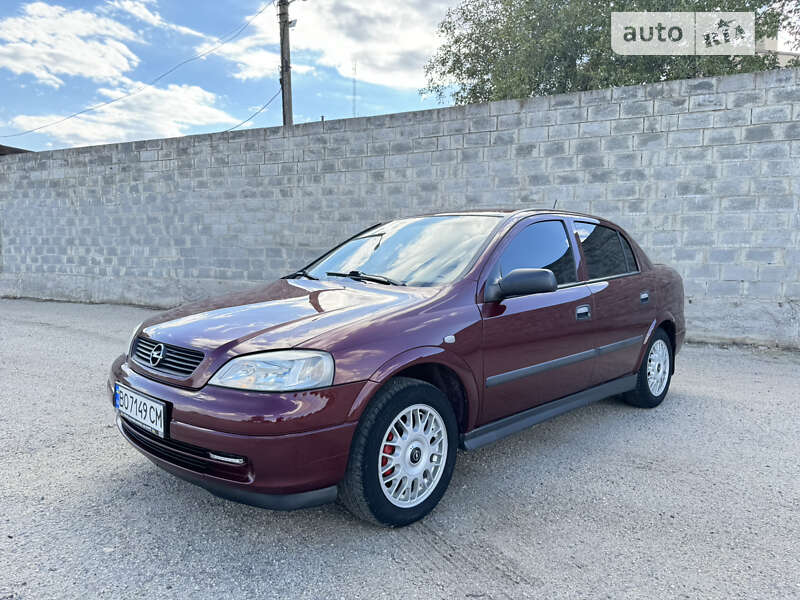 Седан Opel Astra 2006 в Новом Буге