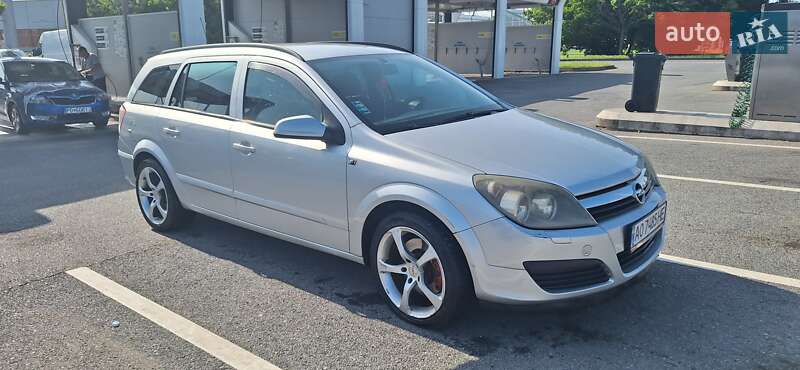 Универсал Opel Astra 2005 в Ужгороде