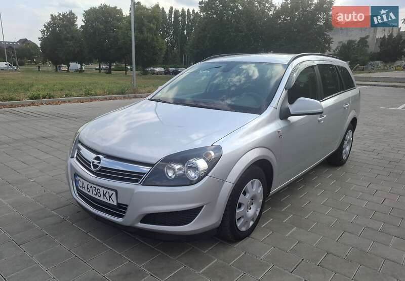 Универсал Opel Astra 2010 в Черкассах
