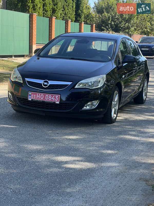 Хэтчбек Opel Astra 2010 в Корсуне-Шевченковском Хэтчбек Opel Astra 2010 в Корсуне-Шевченковском