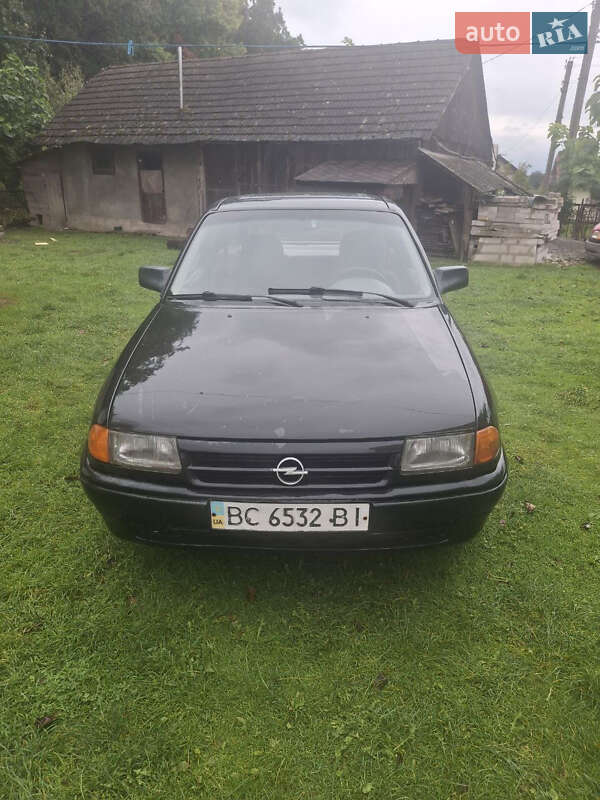 Хэтчбек Opel Astra 1992 в Львове Хэтчбек Opel Astra 1992 в Львове