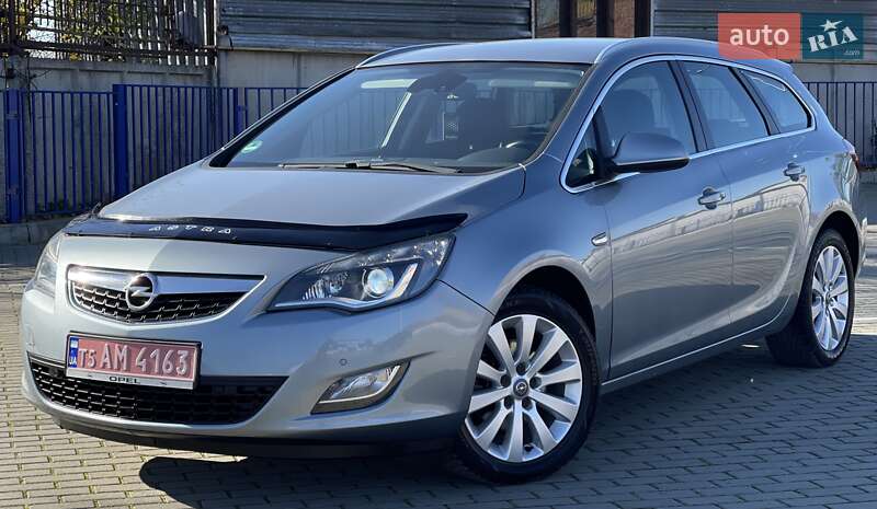 Універсал Opel Astra 2011 в Тернополі