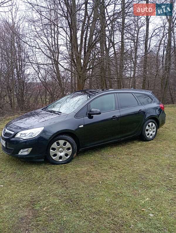 Универсал Opel Astra 2012 в Косове