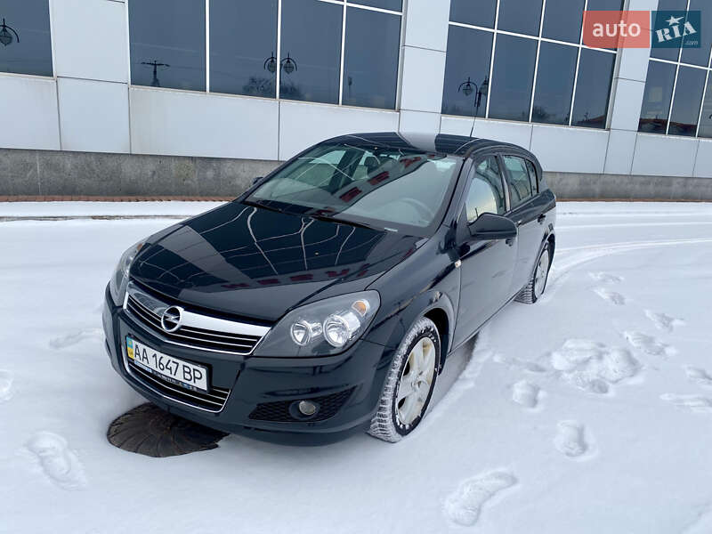 Хэтчбек Opel Astra 2012 в Белой Церкви Хэтчбек Opel Astra 2012 в Белой Церкви