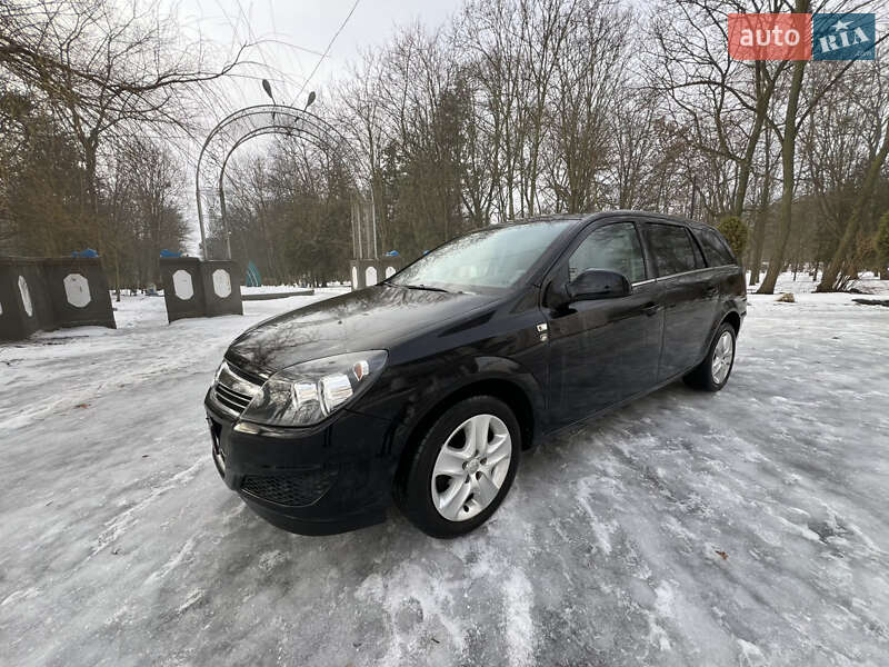 Универсал Opel Astra 2010 в Ватутино Универсал Opel Astra 2010 в Ватутино