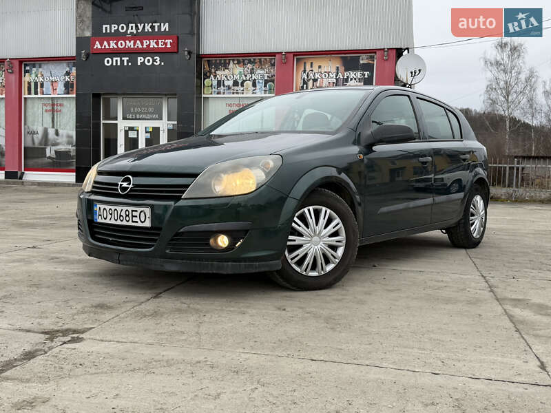 Хэтчбек Opel Astra 2004 в Солотвине