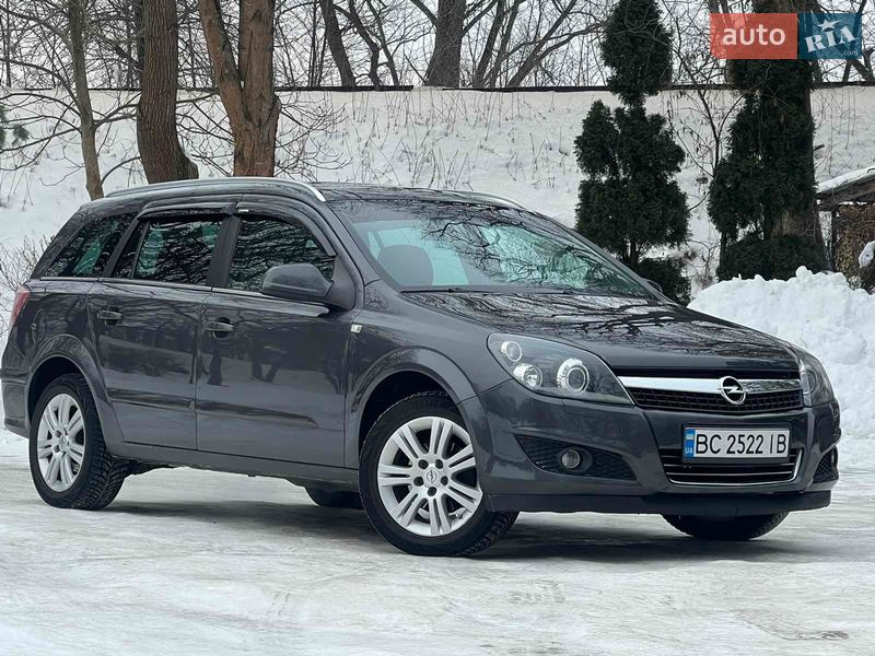 Универсал Opel Astra 2010 в Львове