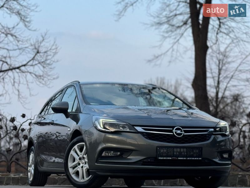 Універсал Opel Astra 2019 в Дрогобичі
