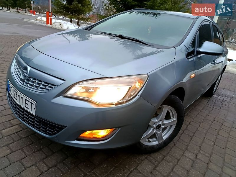 Универсал Opel Astra 2011 в Сколе