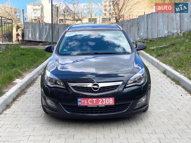 Универсал Opel Astra 2012 в Тернополе