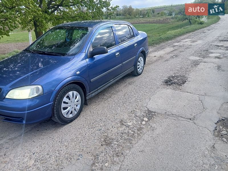 Седан Opel Astra 2008 в Хотине