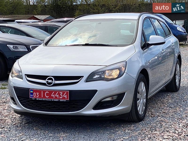 Універсал Opel Astra 2015 в Рівному