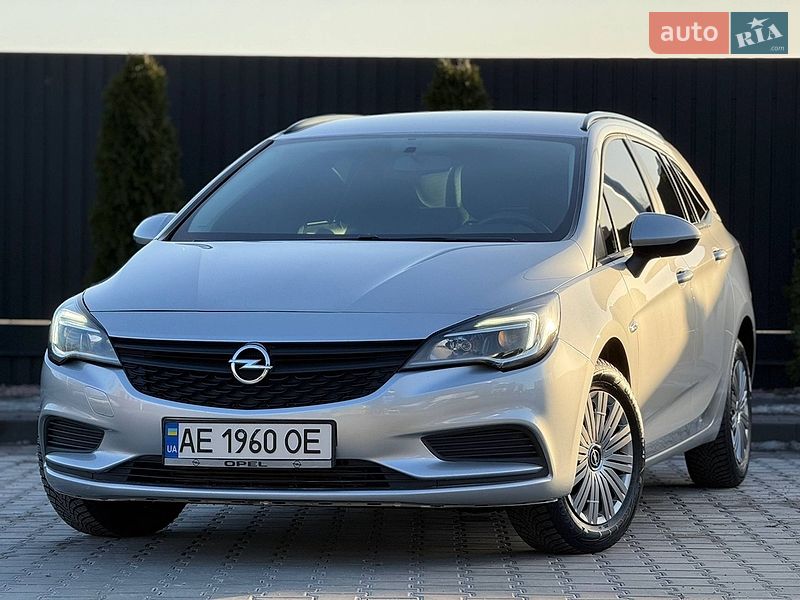 Універсал Opel Astra 2017 в Дніпрі