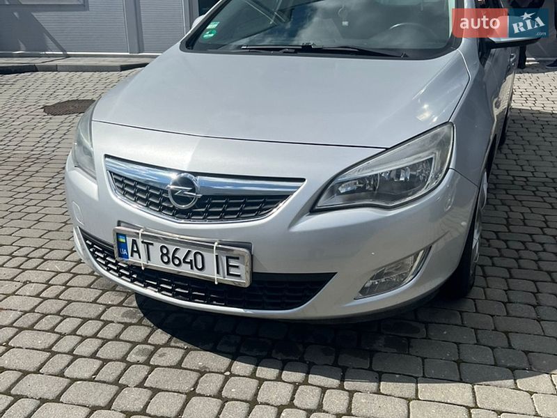 Универсал Opel Astra 2011 в Ивано-Франковске