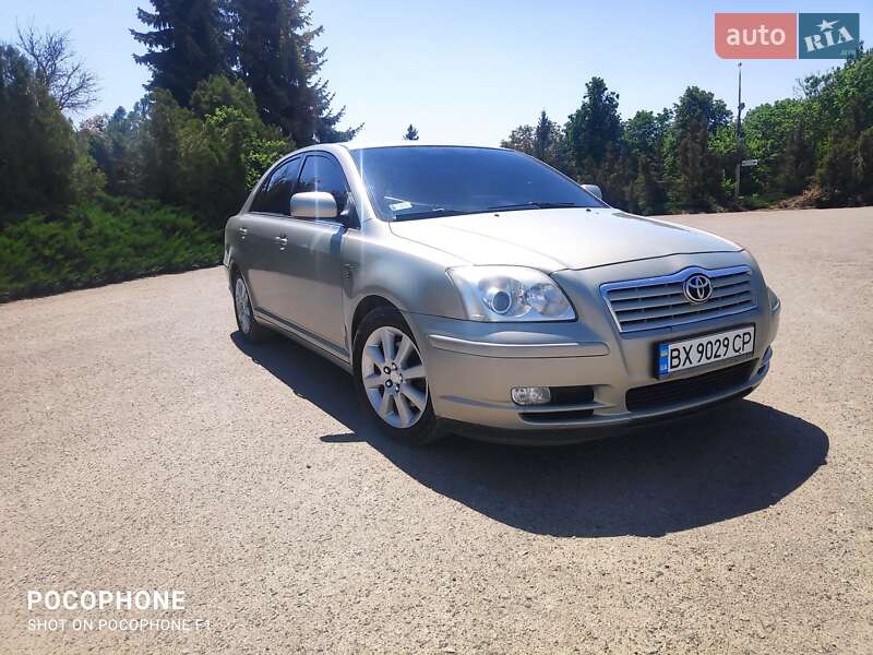 Лифтбек Toyota Avensis 2004 в Каменец-Подольском