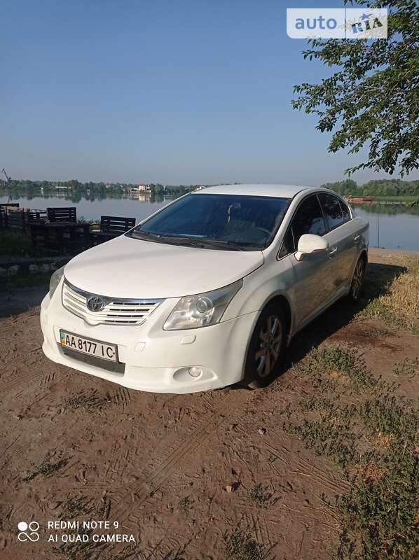Седан Toyota Avensis 2012 в Киеве