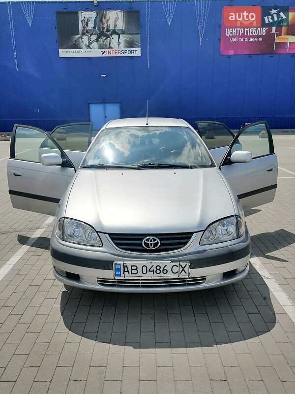 Лифтбек Toyota Avensis 2002 в Виннице Лифтбек Toyota Avensis 2002 в Виннице