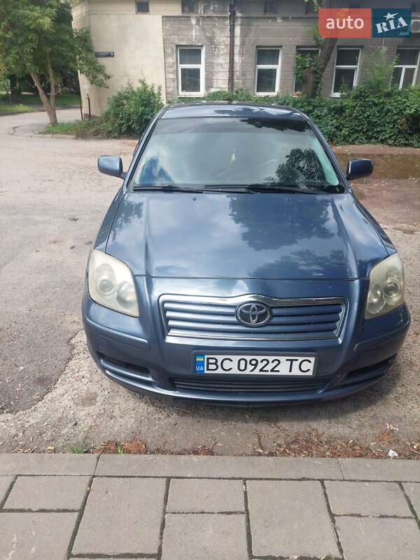 Седан Toyota Avensis 2003 в Львове