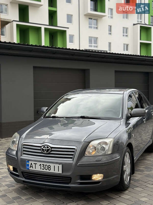 Лифтбек Toyota Avensis 2004 в Ивано-Франковске Лифтбек Toyota Avensis 2004 в Ивано-Франковске