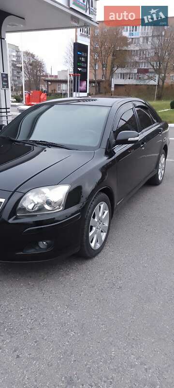Лифтбек Toyota Avensis 2007 в Умани