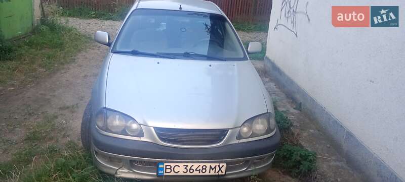 Лифтбек Toyota Avensis 2000 в Стрые