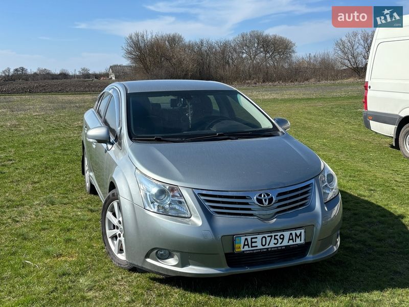 Седан Toyota Avensis 2011 в Каменском