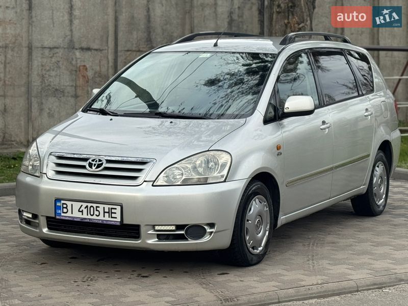 Универсал Toyota Avensis 2001 в Лубнах