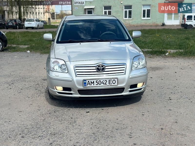 Седан Toyota Avensis 2004 в Бердичеве