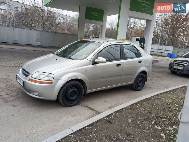 Седан Chevrolet Aveo 2005 в Днепре